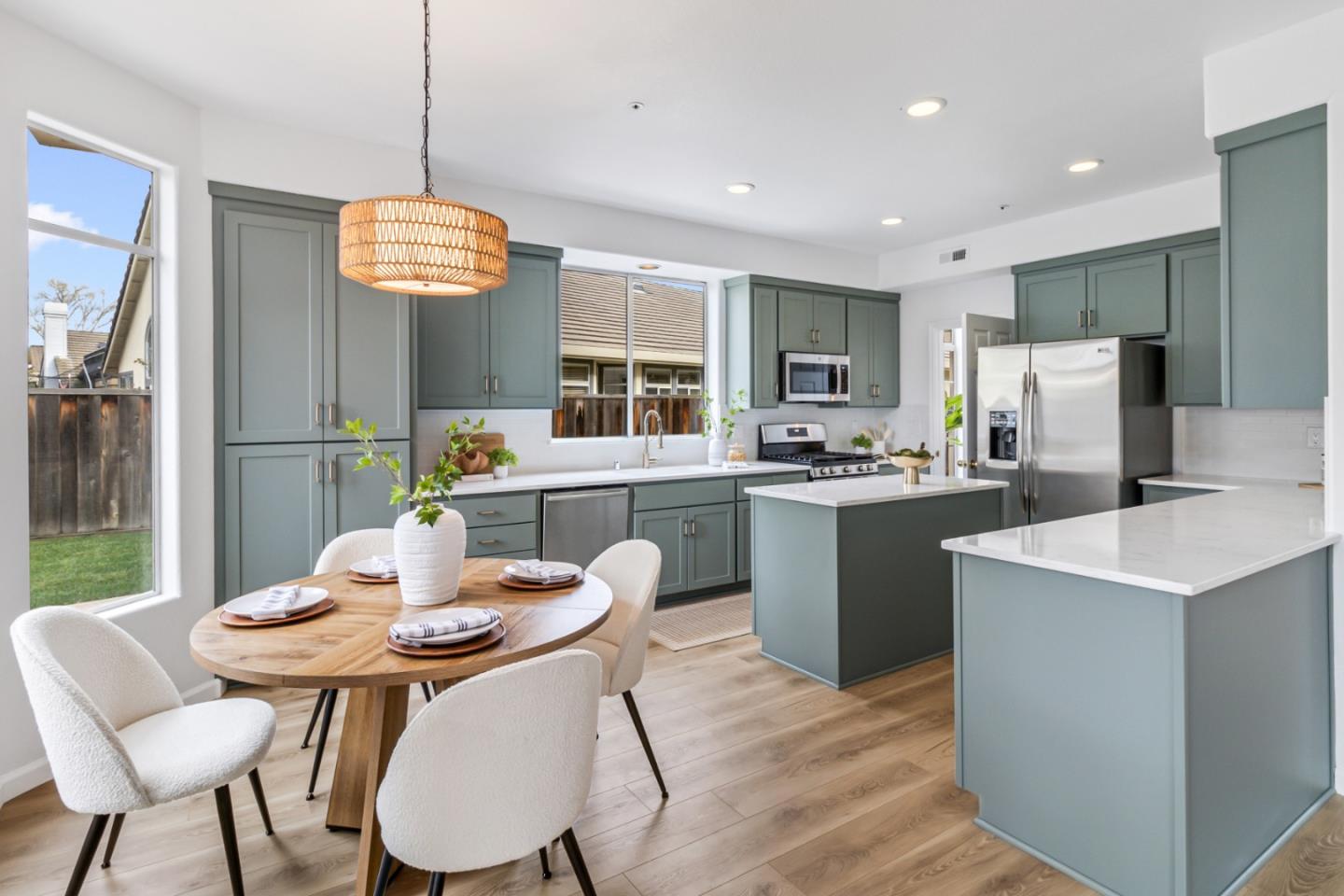 Detail Gallery Image 14 of 47 For 17669 River Run Rd, Salinas,  CA 93908 - 4 Beds | 3 Baths