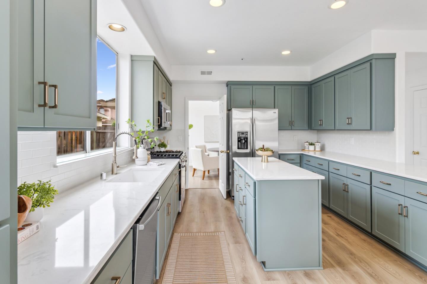 Detail Gallery Image 15 of 47 For 17669 River Run Rd, Salinas,  CA 93908 - 4 Beds | 3 Baths