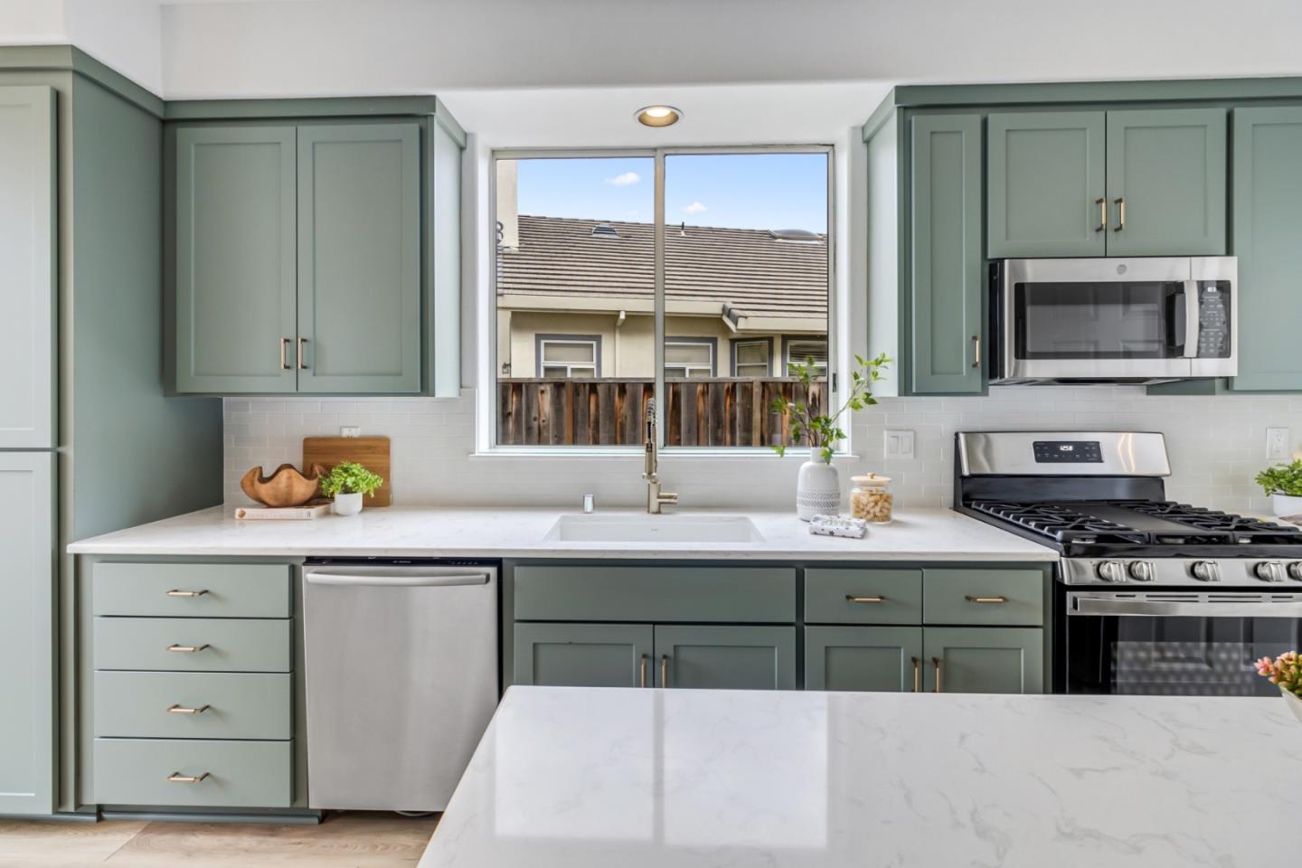 Detail Gallery Image 17 of 47 For 17669 River Run Rd, Salinas,  CA 93908 - 4 Beds | 3 Baths