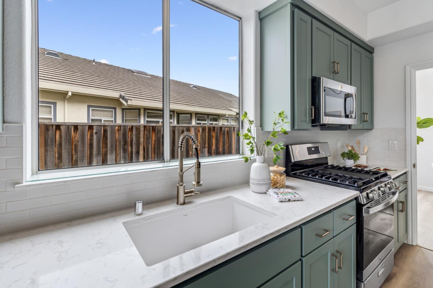 Detail Gallery Image 18 of 47 For 17669 River Run Rd, Salinas,  CA 93908 - 4 Beds | 3 Baths