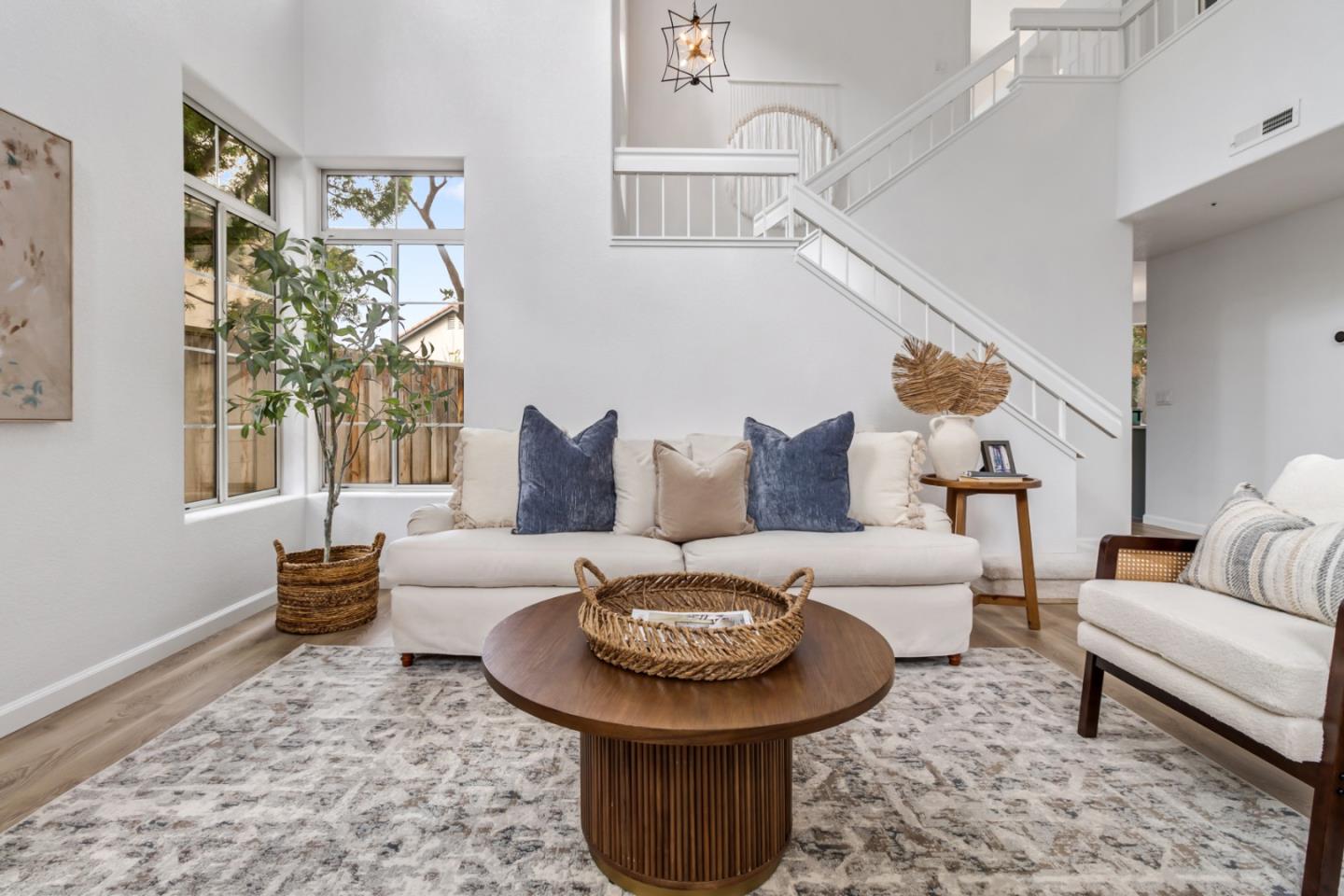 Detail Gallery Image 7 of 47 For 17669 River Run Rd, Salinas,  CA 93908 - 4 Beds | 3 Baths