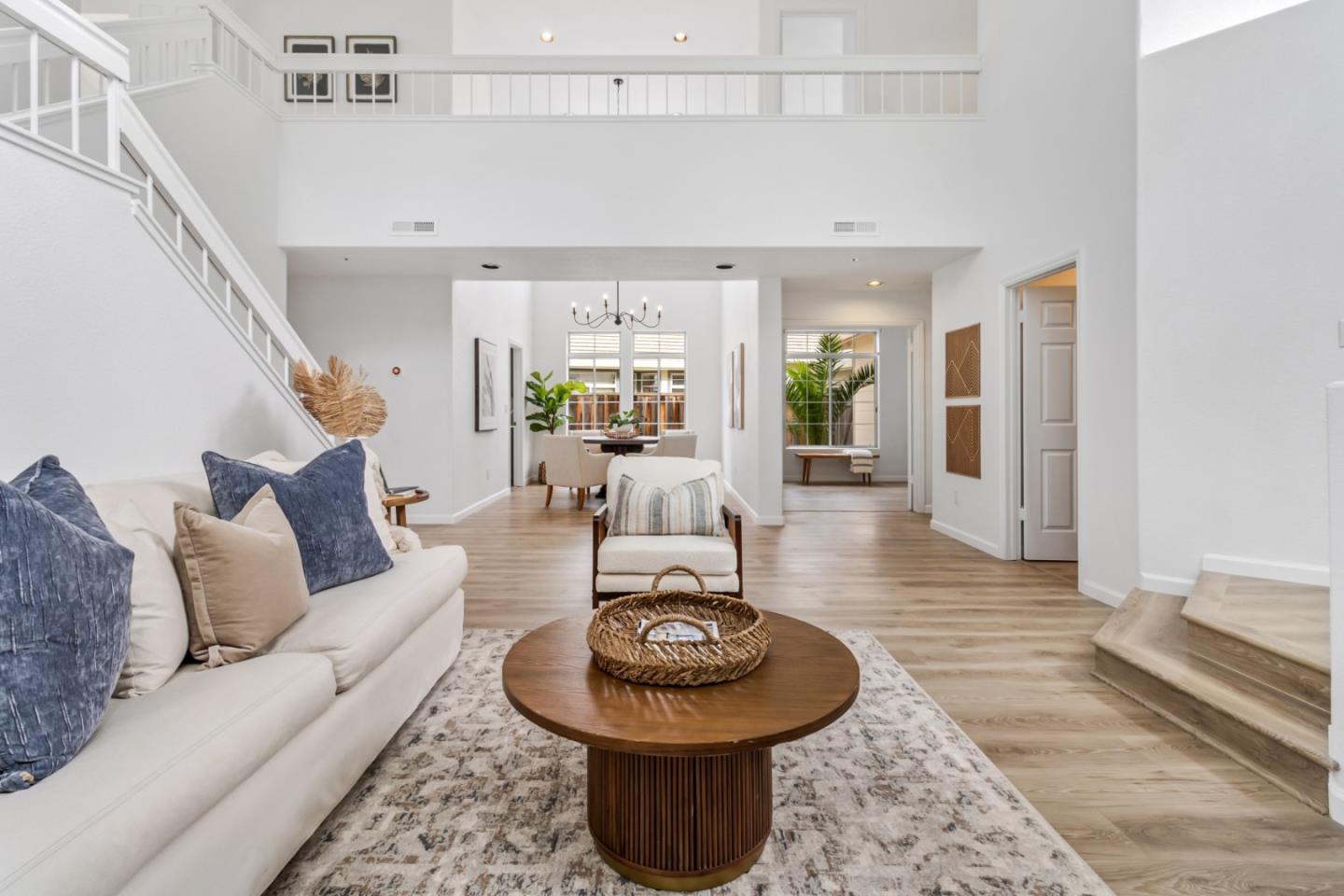 Detail Gallery Image 9 of 47 For 17669 River Run Rd, Salinas,  CA 93908 - 4 Beds | 3 Baths