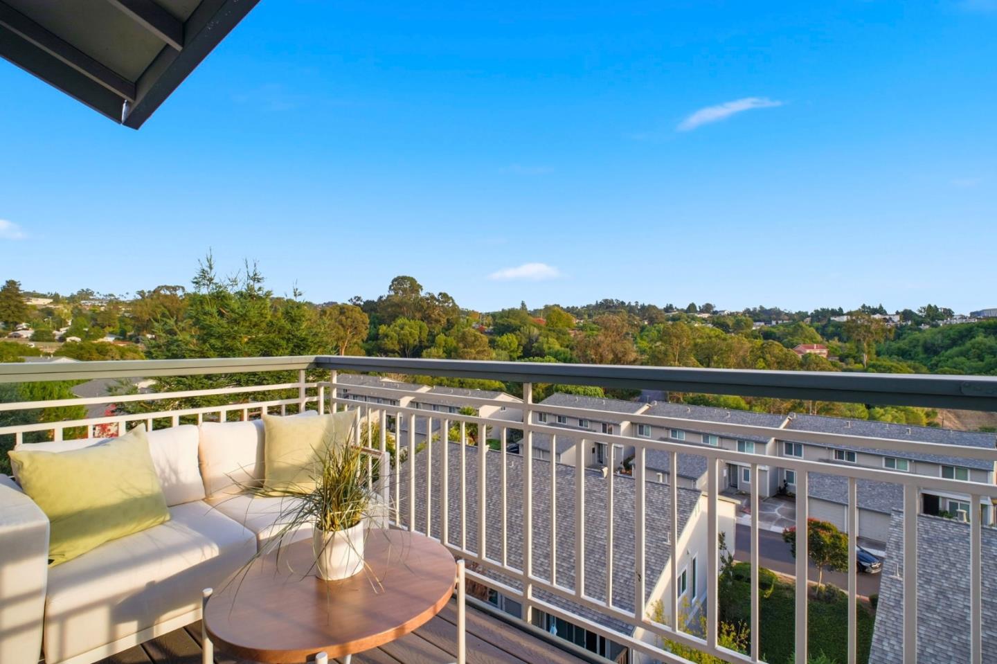 Detail Gallery Image 18 of 30 For 25067 Oakridge Ct, Hayward,  CA 94541 - 3 Beds | 2/1 Baths