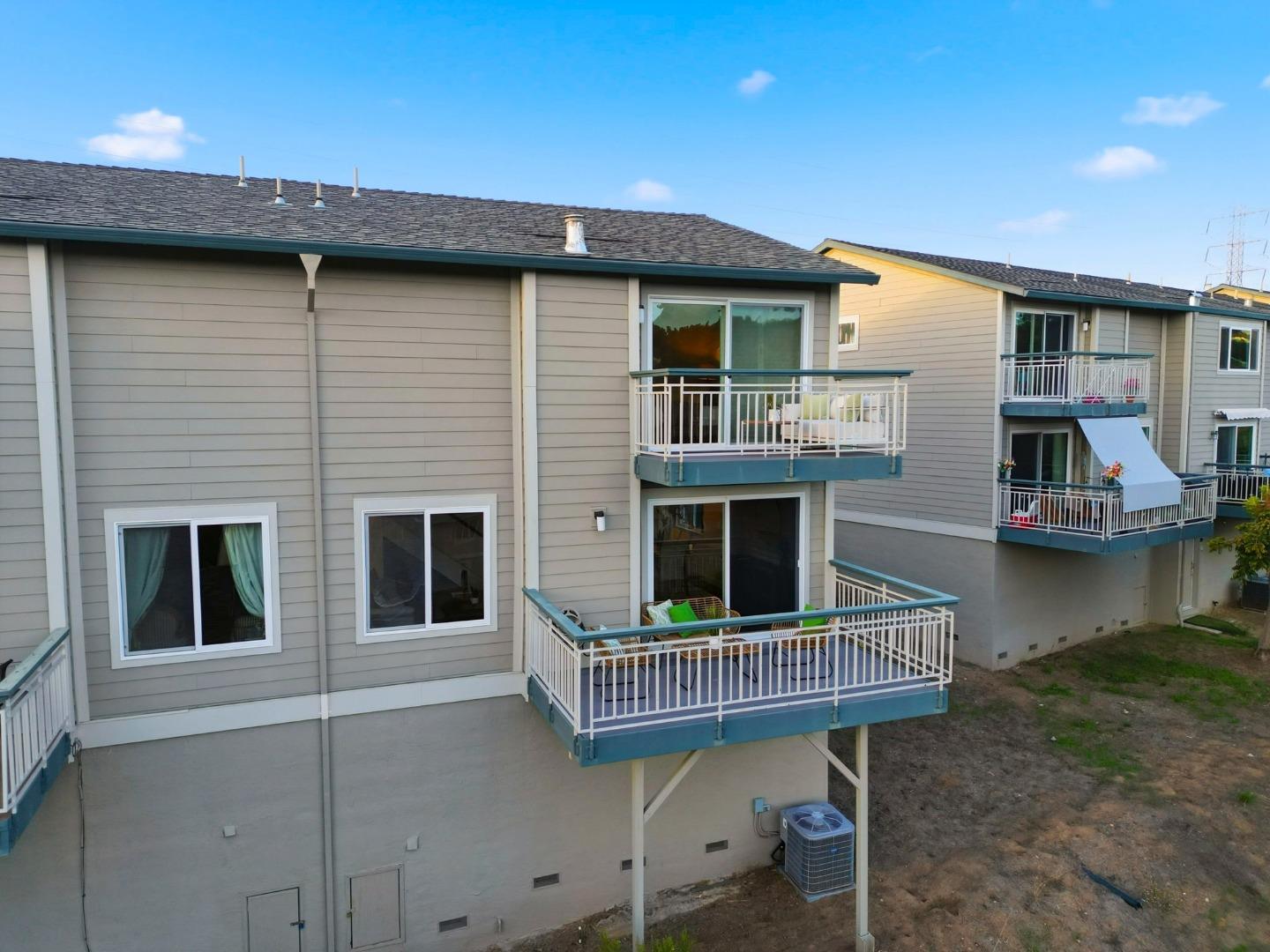 Detail Gallery Image 28 of 30 For 25067 Oakridge Ct, Hayward,  CA 94541 - 3 Beds | 2/1 Baths