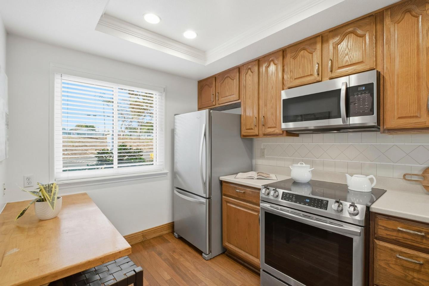 Detail Gallery Image 7 of 30 For 25067 Oakridge Ct, Hayward,  CA 94541 - 3 Beds | 2/1 Baths