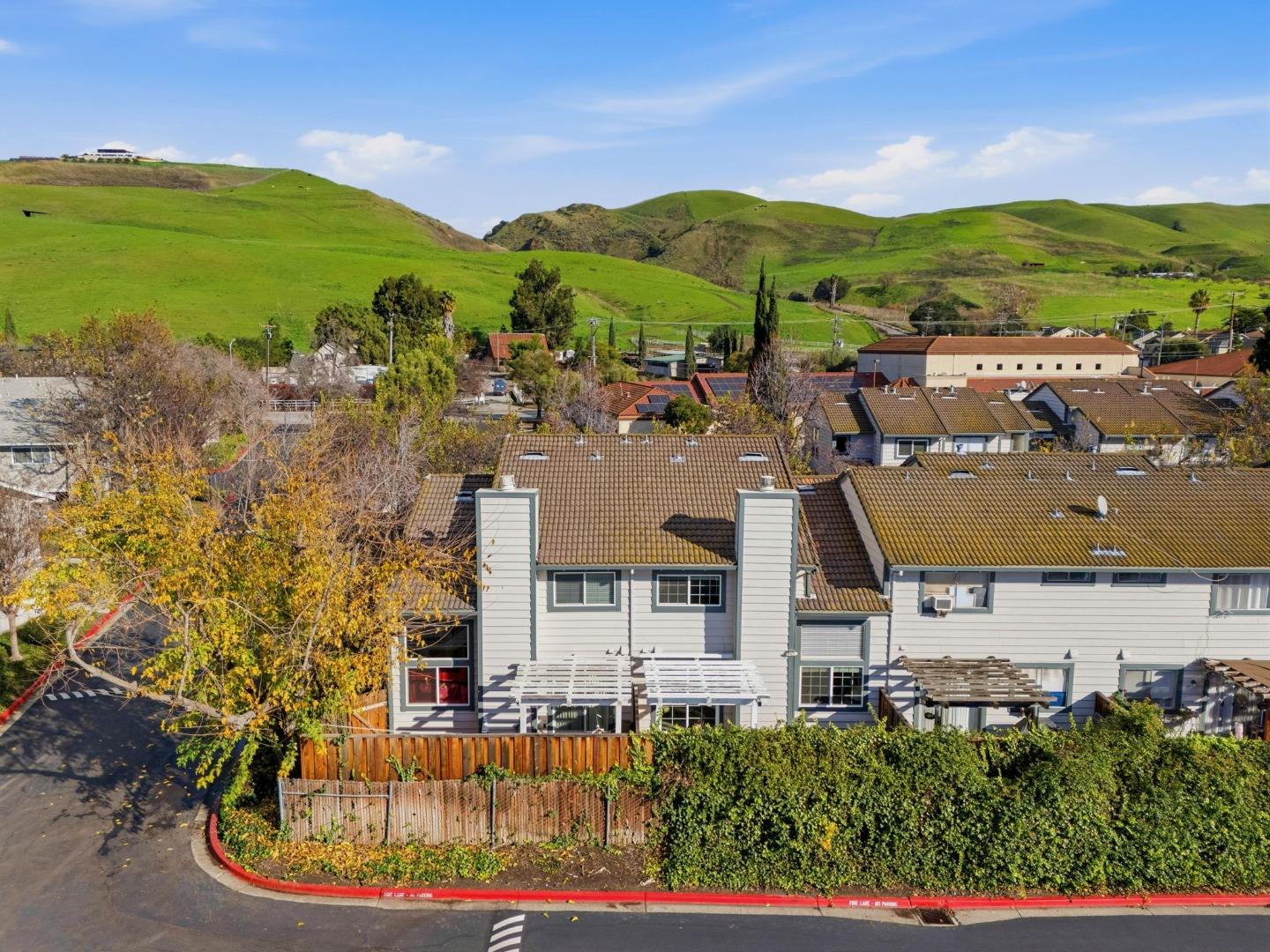 Detail Gallery Image 2 of 46 For 25 Terfidia Ln, Milpitas,  CA 95035 - 3 Beds | 2/1 Baths