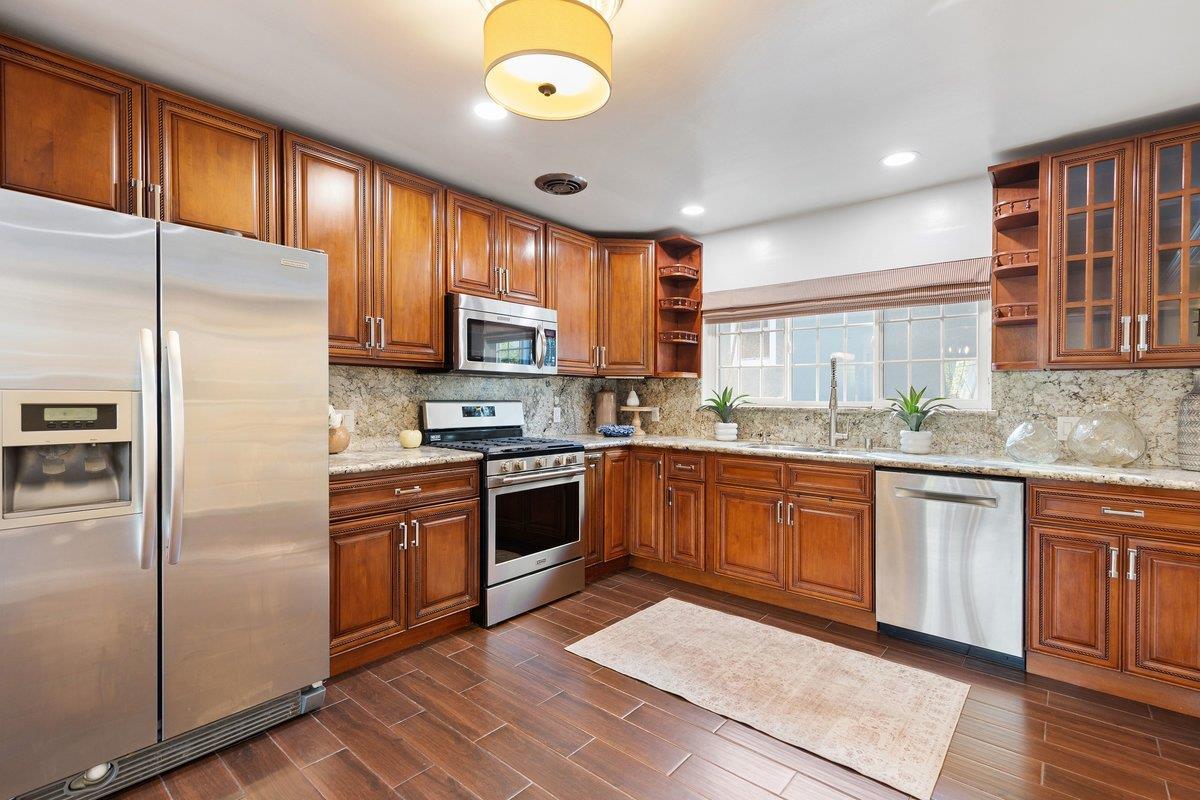 Detail Gallery Image 12 of 28 For 1621 Donner Ave, San Bruno,  CA 94066 - 4 Beds | 2 Baths