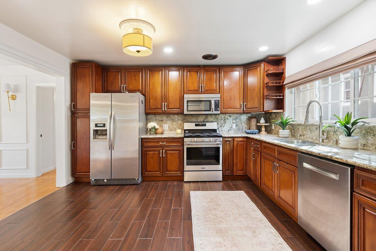 Detail Gallery Image 13 of 28 For 1621 Donner Ave, San Bruno,  CA 94066 - 4 Beds | 2 Baths