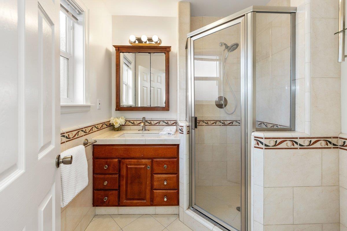 Detail Gallery Image 18 of 28 For 1621 Donner Ave, San Bruno,  CA 94066 - 4 Beds | 2 Baths