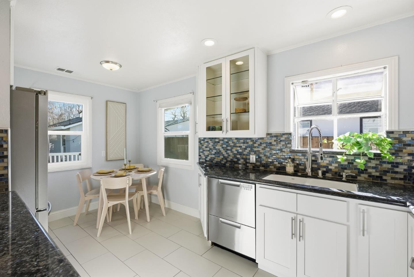 Detail Gallery Image 13 of 42 For 554 Richmond Ave, San Jose,  CA 95128 - 2 Beds | 2 Baths