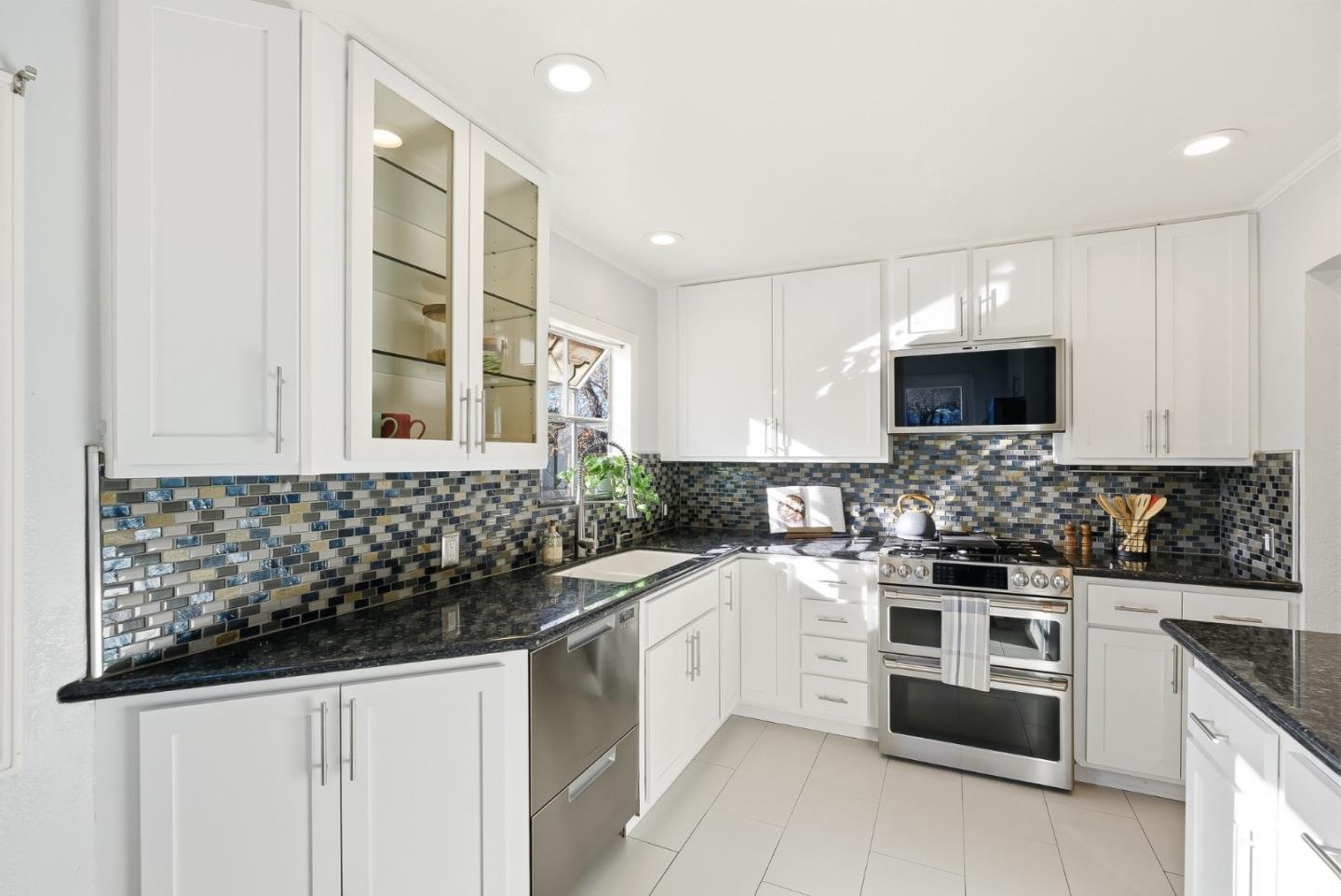 Detail Gallery Image 18 of 42 For 554 Richmond Ave, San Jose,  CA 95128 - 2 Beds | 2 Baths