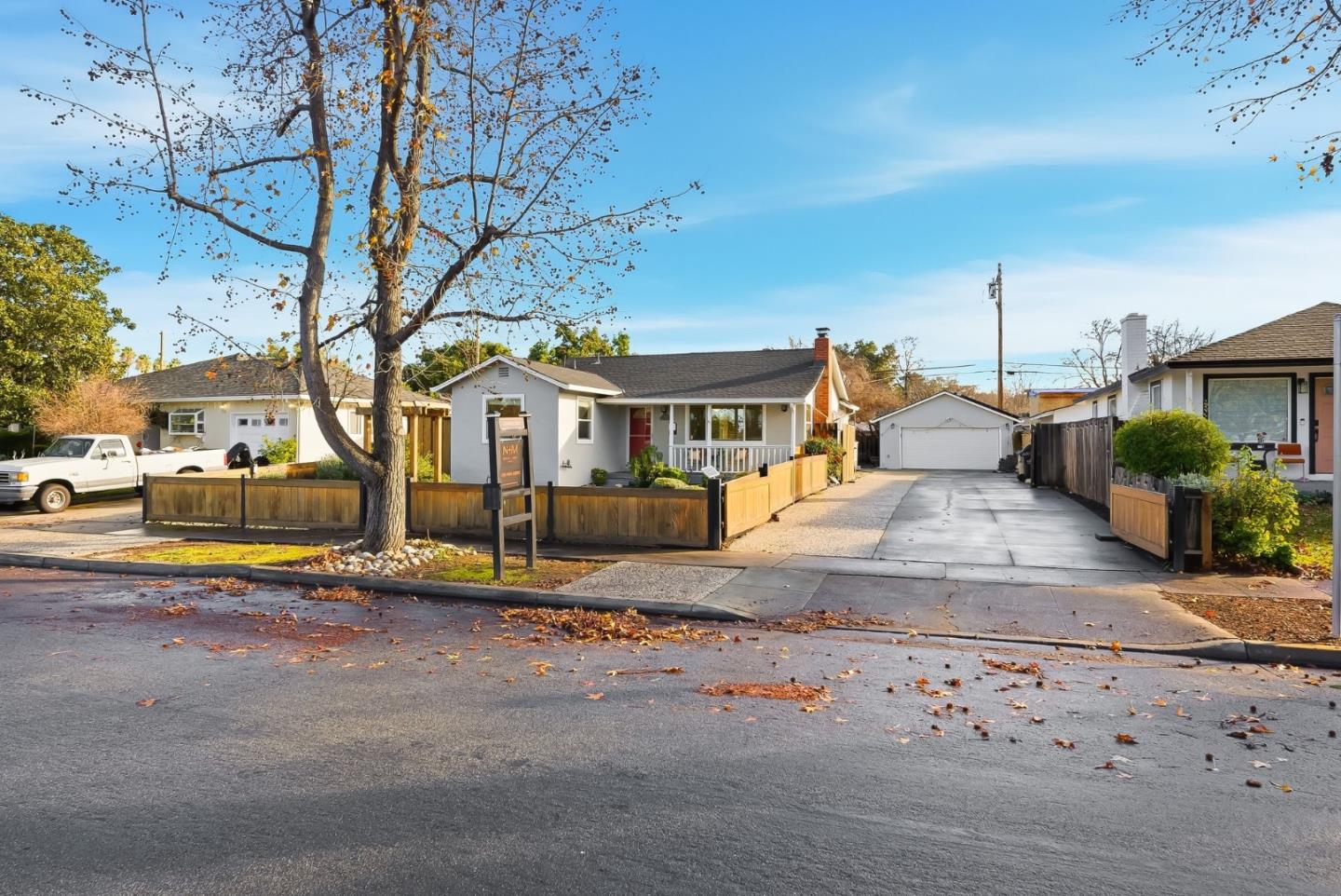 Detail Gallery Image 4 of 42 For 554 Richmond Ave, San Jose,  CA 95128 - 2 Beds | 2 Baths