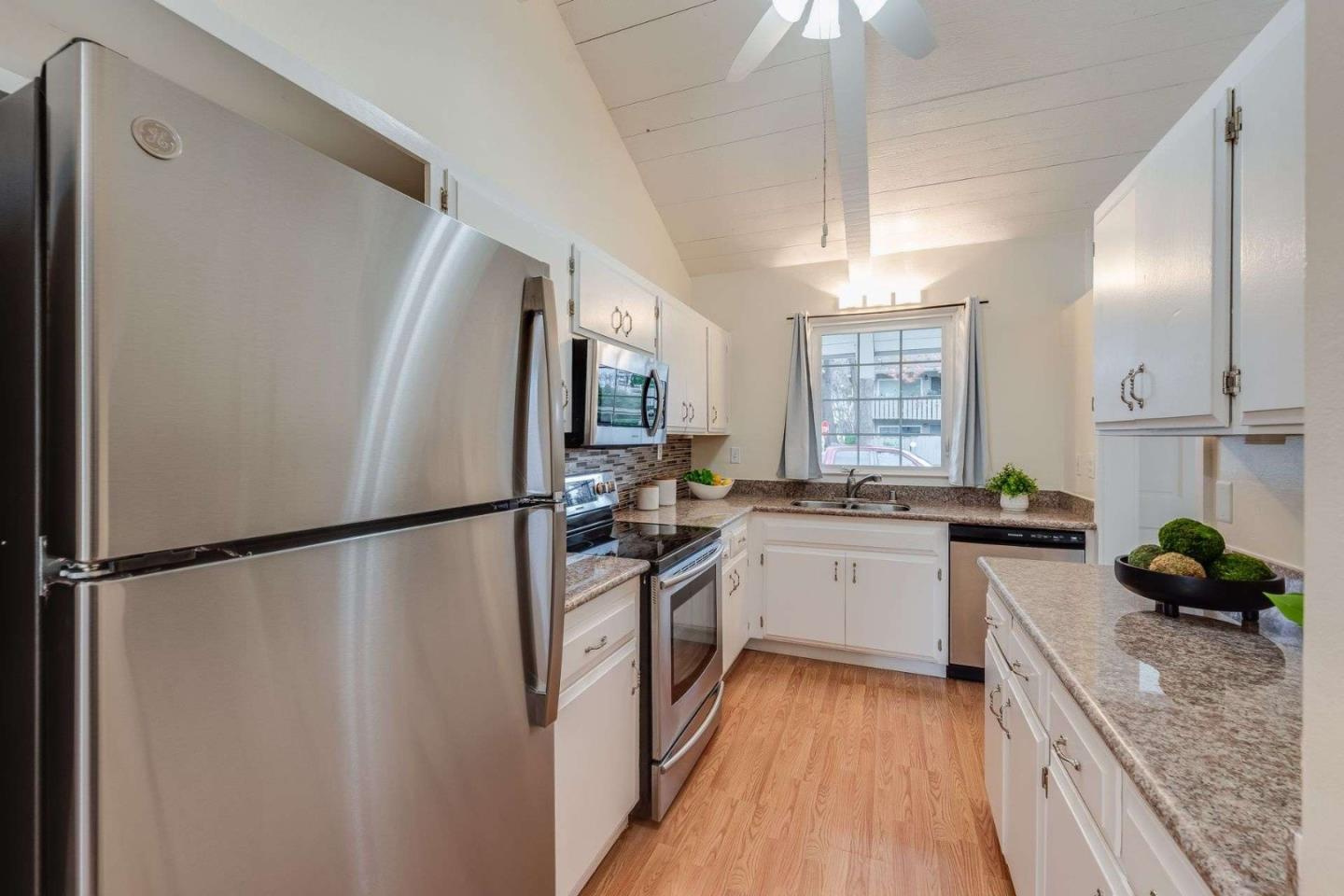 Detail Gallery Image 8 of 36 For 718 Millich Dr #B,  Campbell,  CA 95008 - 2 Beds | 2 Baths