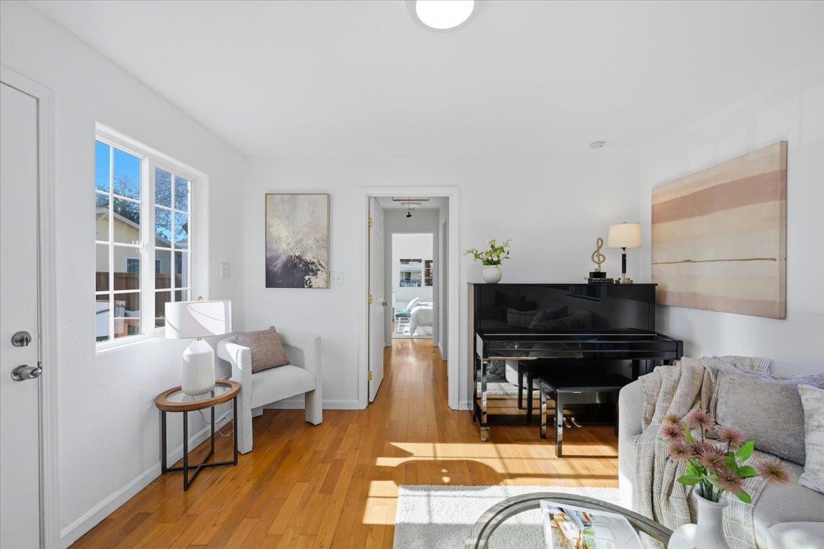 Detail Gallery Image 5 of 27 For 354 Irving Ave, San Jose,  CA 95128 - 4 Beds | 2 Baths