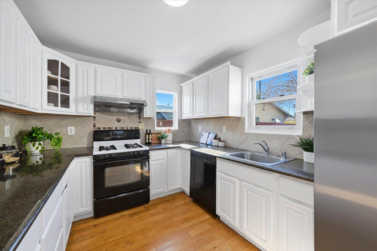 Detail Gallery Image 8 of 27 For 354 Irving Ave, San Jose,  CA 95128 - 4 Beds | 2 Baths