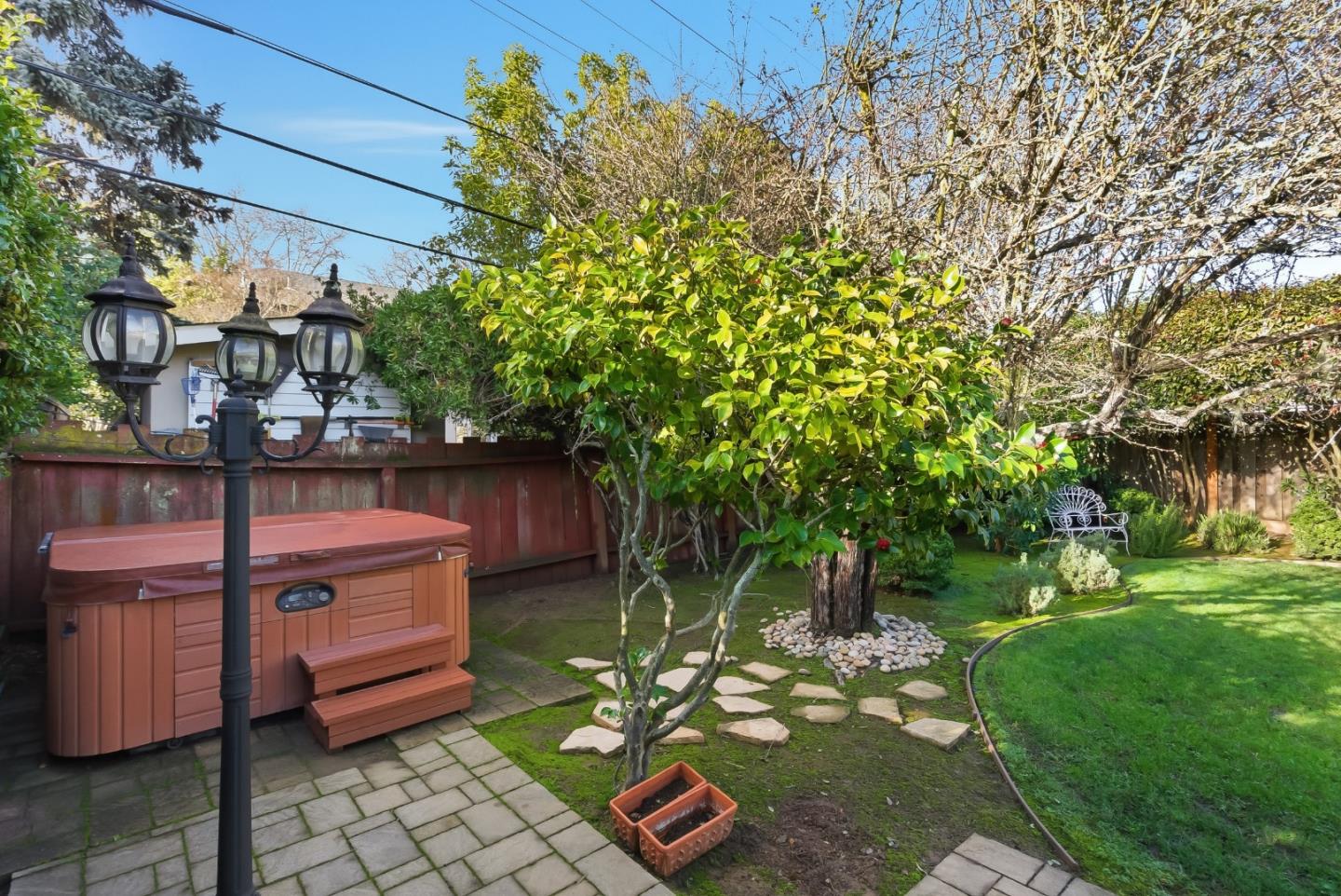 Detail Gallery Image 10 of 63 For 479 Marin Dr, Burlingame,  CA 94010 - 2 Beds | 2 Baths