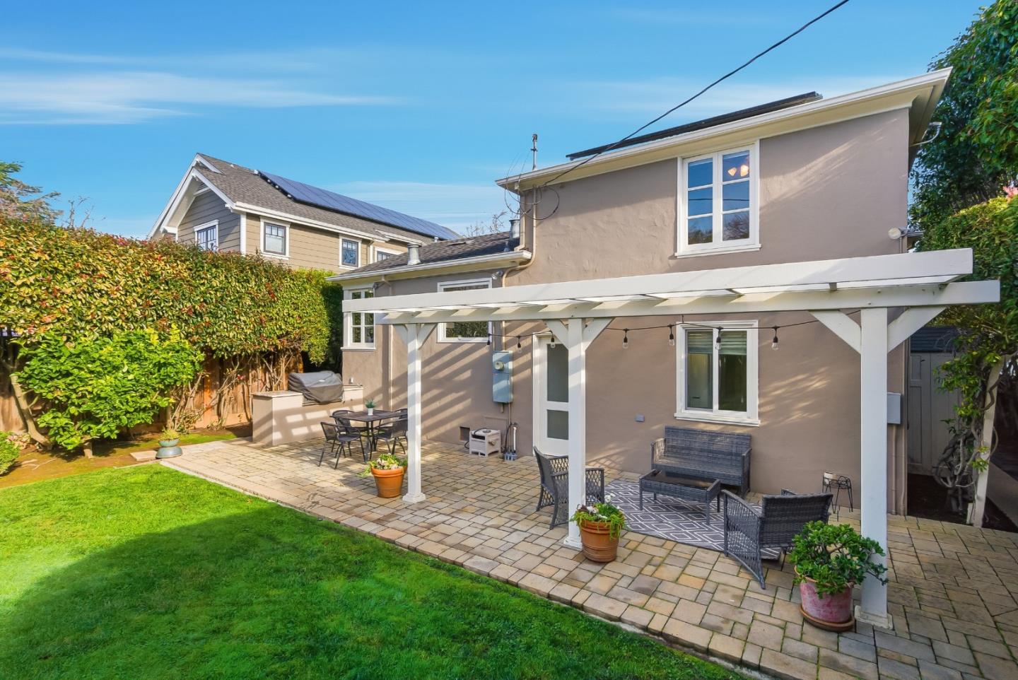 Detail Gallery Image 11 of 63 For 479 Marin Dr, Burlingame,  CA 94010 - 2 Beds | 2 Baths