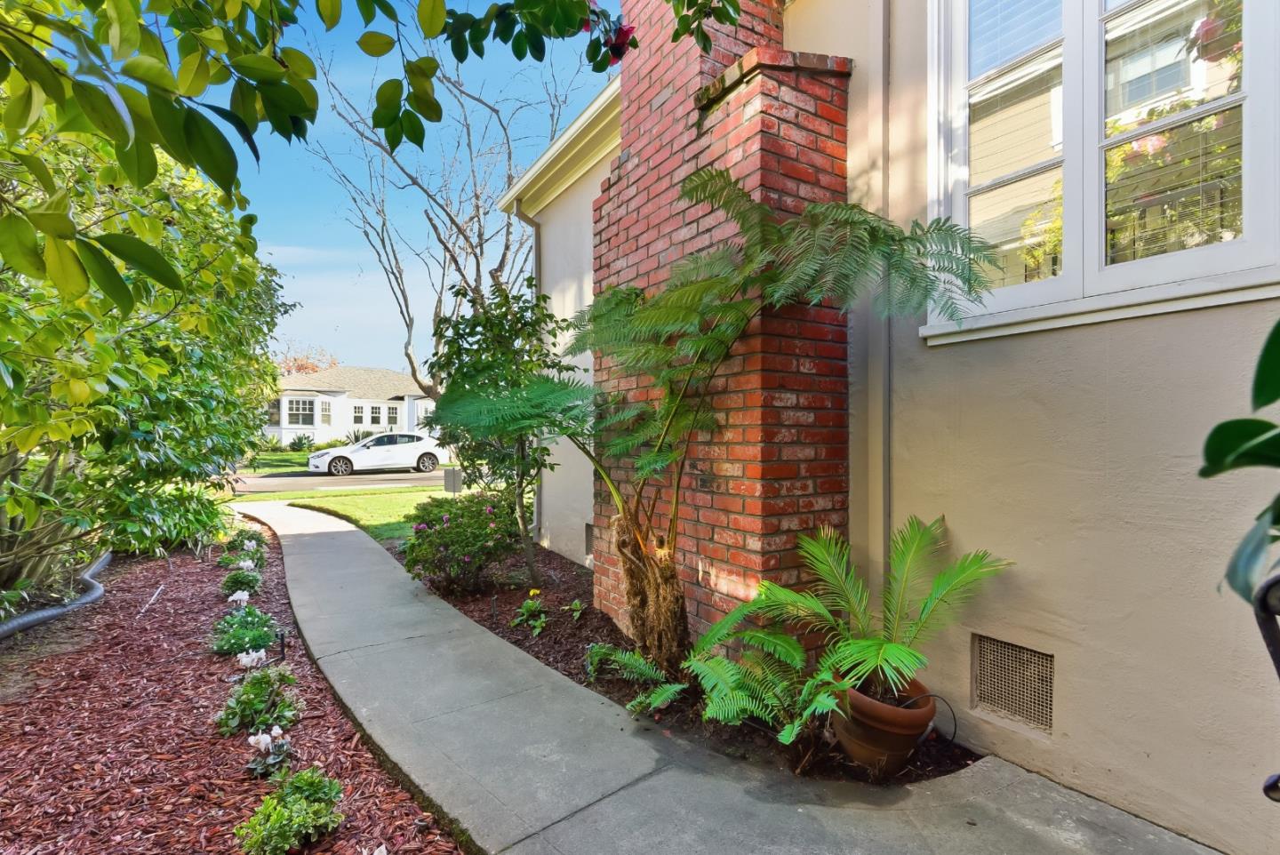 Detail Gallery Image 25 of 63 For 479 Marin Dr, Burlingame,  CA 94010 - 2 Beds | 2 Baths