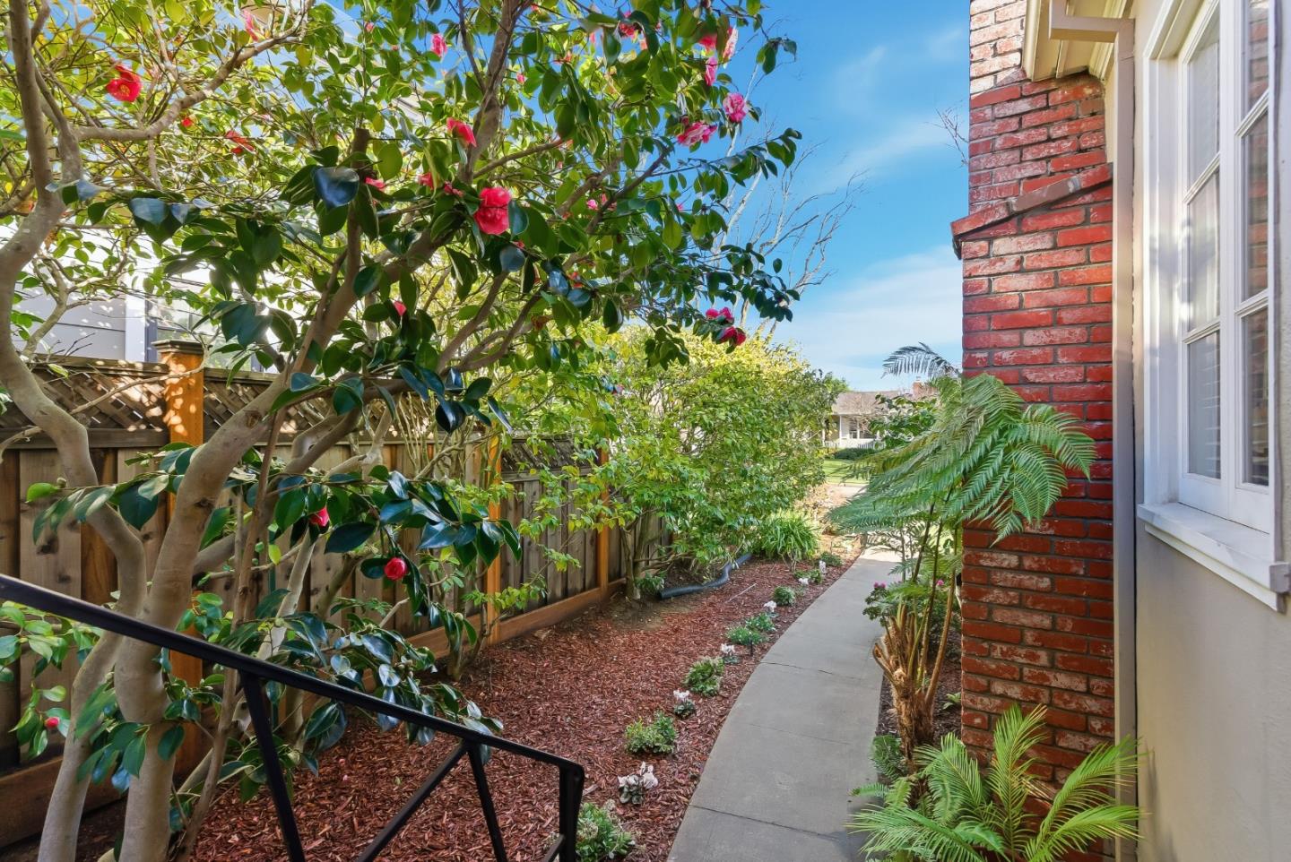 Detail Gallery Image 26 of 63 For 479 Marin Dr, Burlingame,  CA 94010 - 2 Beds | 2 Baths
