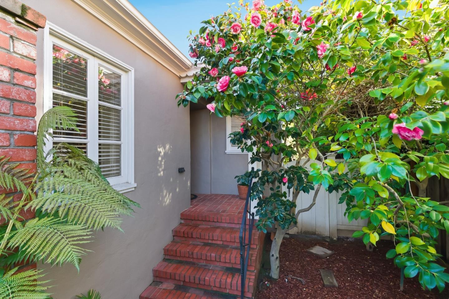 Detail Gallery Image 3 of 63 For 479 Marin Dr, Burlingame,  CA 94010 - 2 Beds | 2 Baths