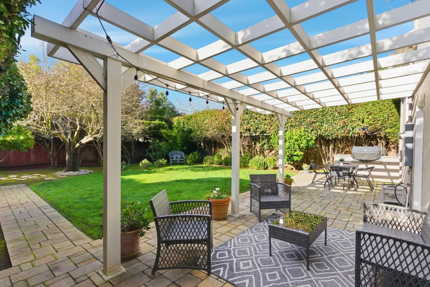 Detail Gallery Image 4 of 63 For 479 Marin Dr, Burlingame,  CA 94010 - 2 Beds | 2 Baths