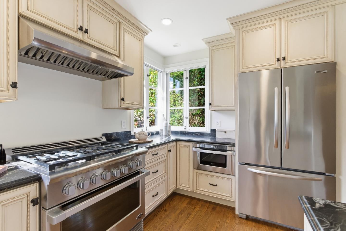 Detail Gallery Image 41 of 63 For 479 Marin Dr, Burlingame,  CA 94010 - 2 Beds | 2 Baths