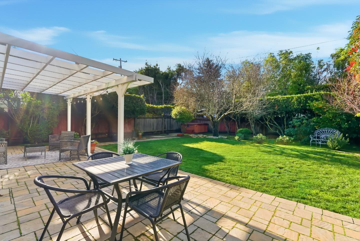 Detail Gallery Image 9 of 63 For 479 Marin Dr, Burlingame,  CA 94010 - 2 Beds | 2 Baths