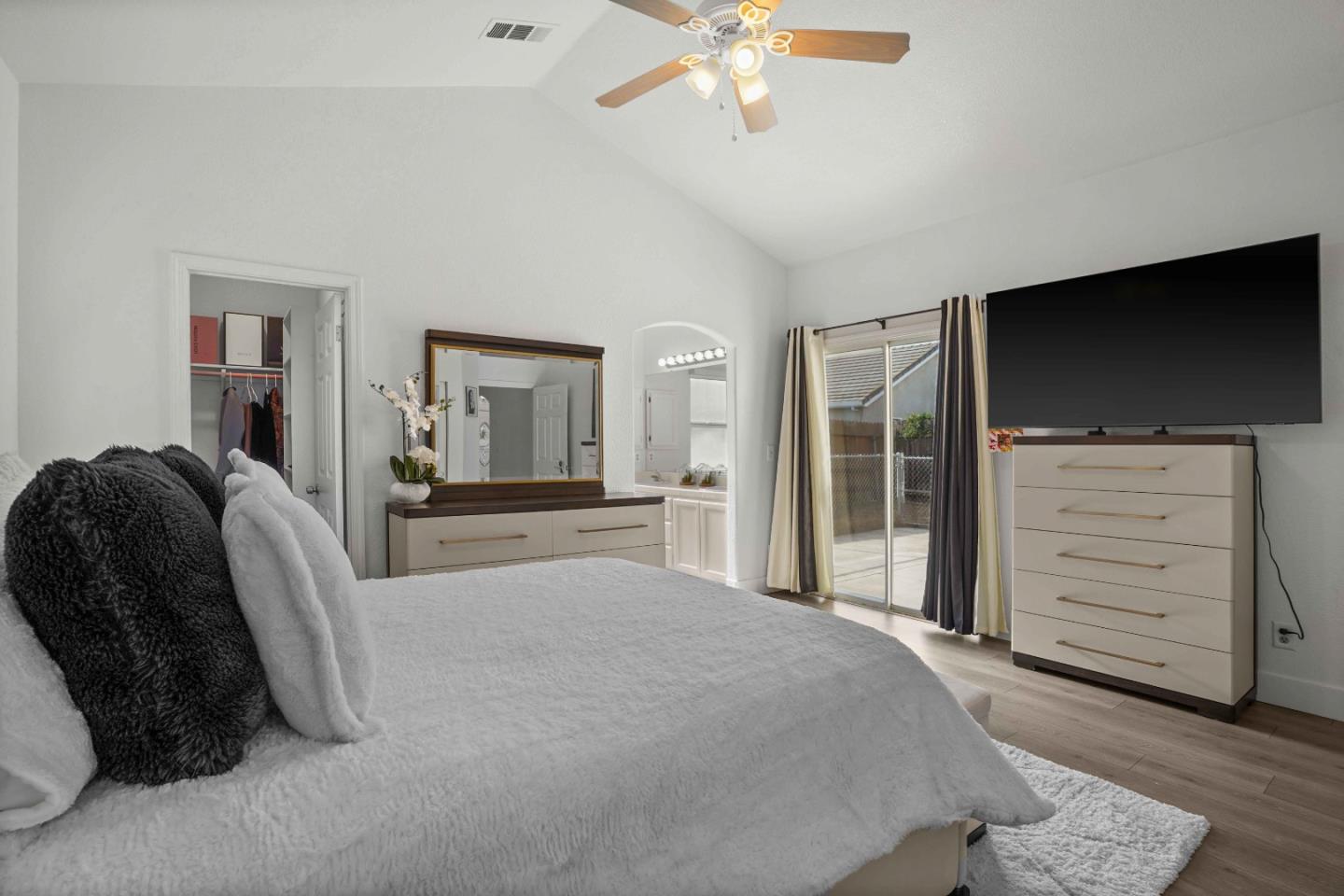 Detail Gallery Image 13 of 44 For 2208 Curzon Dr, Modesto,  CA 95355 - 3 Beds | 2 Baths