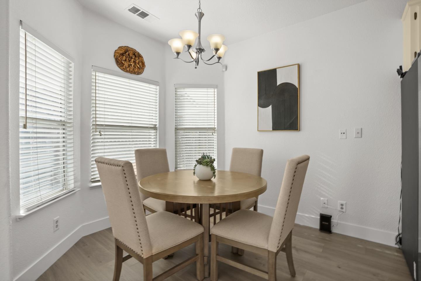 Detail Gallery Image 6 of 44 For 2208 Curzon Dr, Modesto,  CA 95355 - 3 Beds | 2 Baths