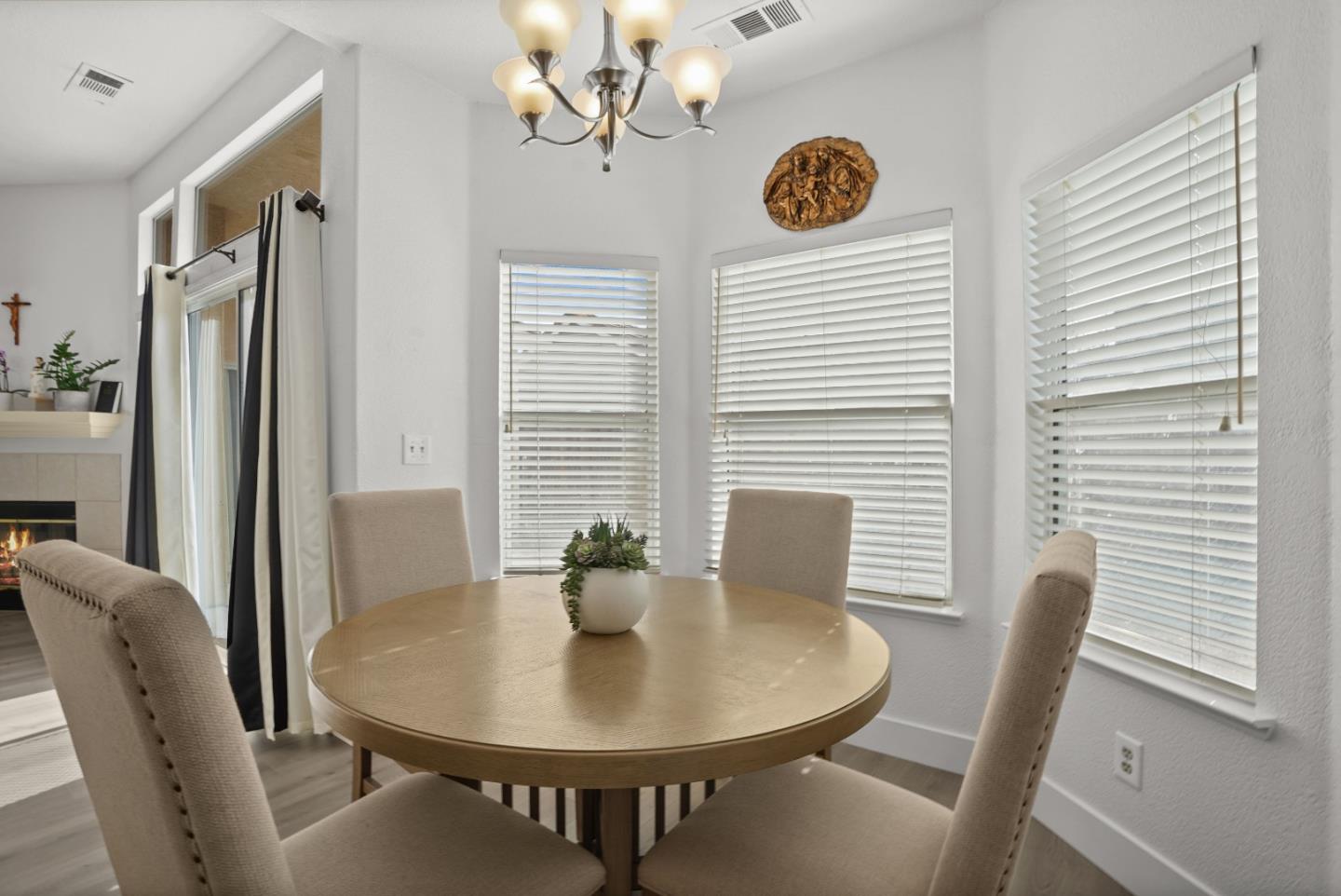 Detail Gallery Image 7 of 44 For 2208 Curzon Dr, Modesto,  CA 95355 - 3 Beds | 2 Baths