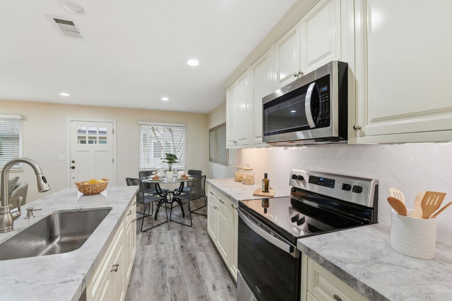 Detail Gallery Image 13 of 28 For 383 E Latimer Ave #2,  Campbell,  CA 95008 - 2 Beds | 1 Baths