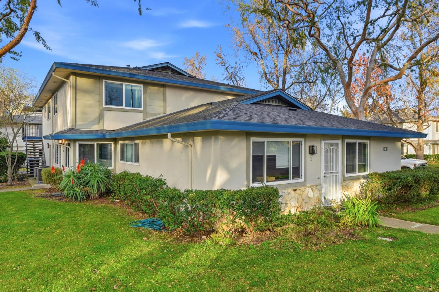 Detail Gallery Image 2 of 28 For 383 E Latimer Ave #2,  Campbell,  CA 95008 - 2 Beds | 1 Baths