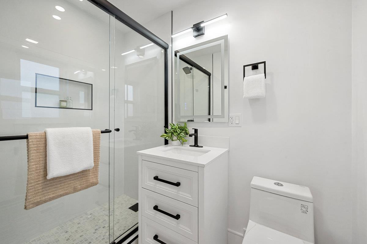 Detail Gallery Image 11 of 37 For 23 Treetop Ln, San Mateo,  CA 94402 - 5 Beds | 3 Baths