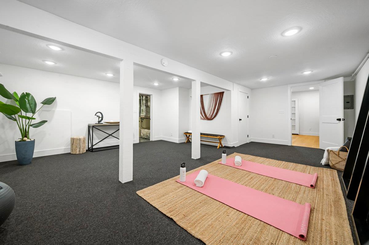 Detail Gallery Image 15 of 37 For 23 Treetop Ln, San Mateo,  CA 94402 - 5 Beds | 3 Baths