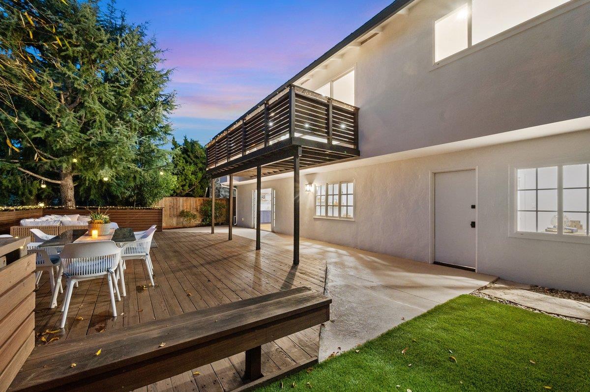 Detail Gallery Image 24 of 37 For 23 Treetop Ln, San Mateo,  CA 94402 - 5 Beds | 3 Baths