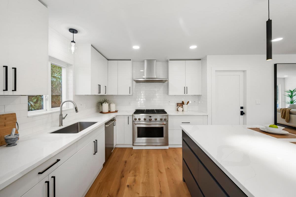 Detail Gallery Image 7 of 37 For 23 Treetop Ln, San Mateo,  CA 94402 - 5 Beds | 3 Baths