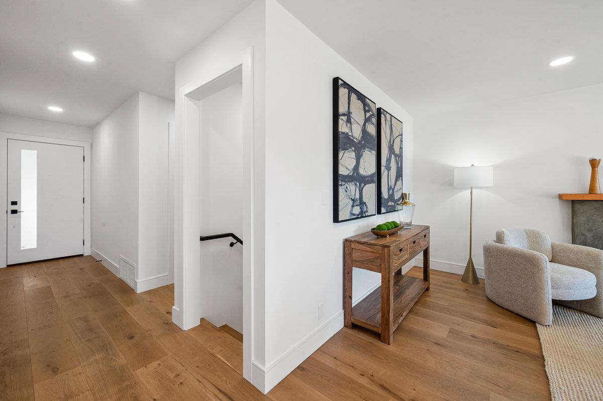 Detail Gallery Image 9 of 37 For 23 Treetop Ln, San Mateo,  CA 94402 - 5 Beds | 3 Baths