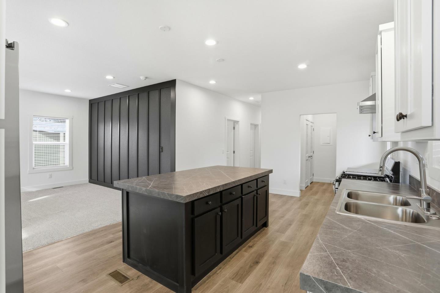 Detail Gallery Image 10 of 28 For 2151 Oakland Rd #595,  San Jose,  CA 95131 - 3 Beds | 2 Baths