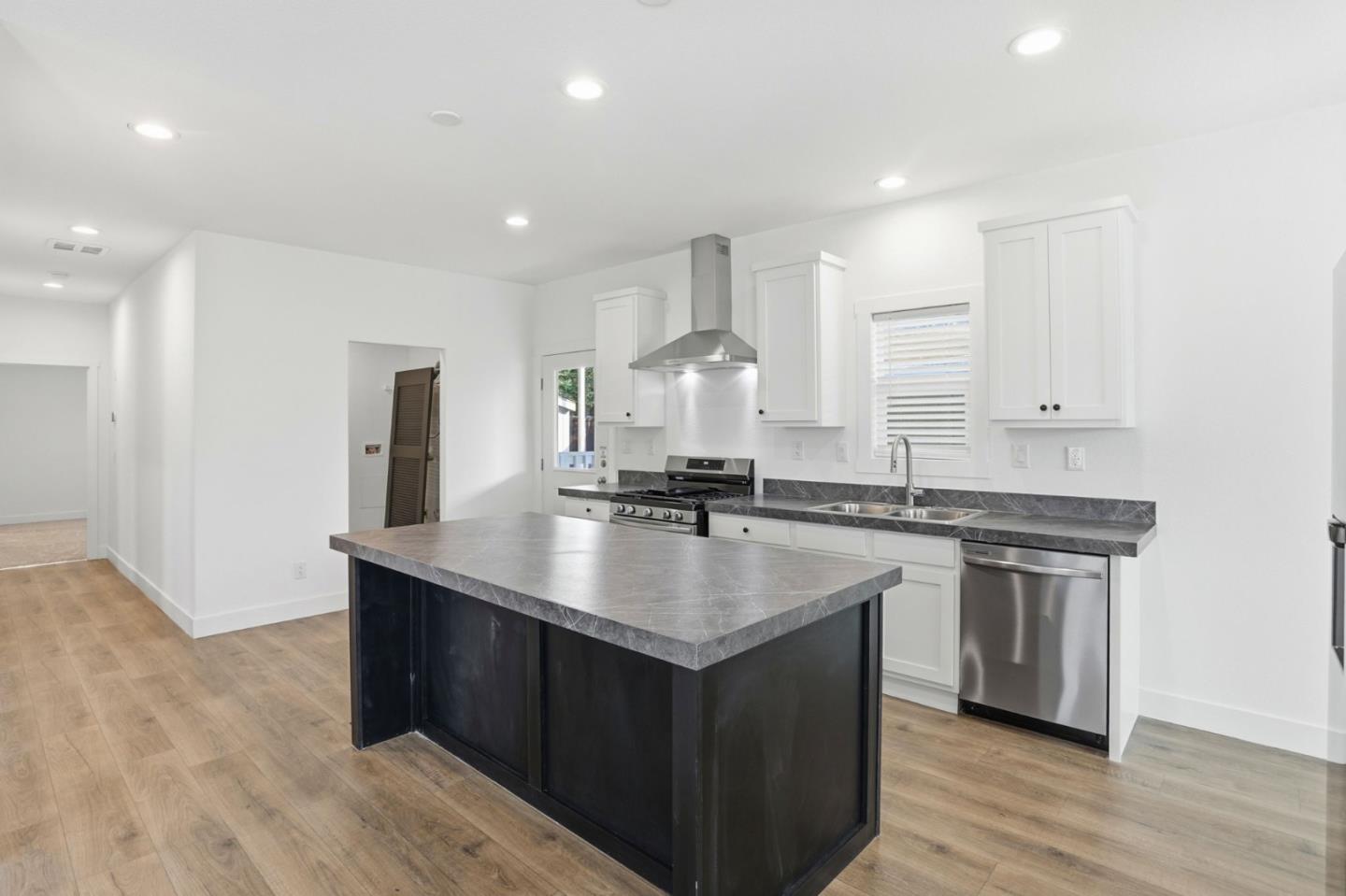 Detail Gallery Image 11 of 28 For 2151 Oakland Rd #595,  San Jose,  CA 95131 - 3 Beds | 2 Baths