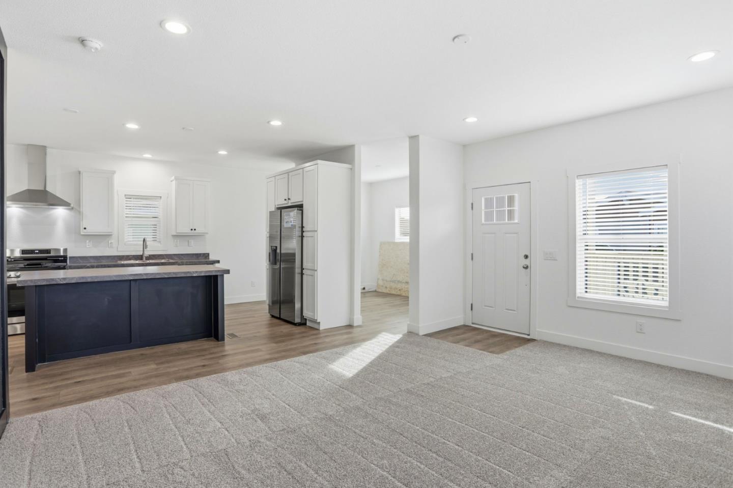 Detail Gallery Image 8 of 28 For 2151 Oakland Rd #595,  San Jose,  CA 95131 - 3 Beds | 2 Baths