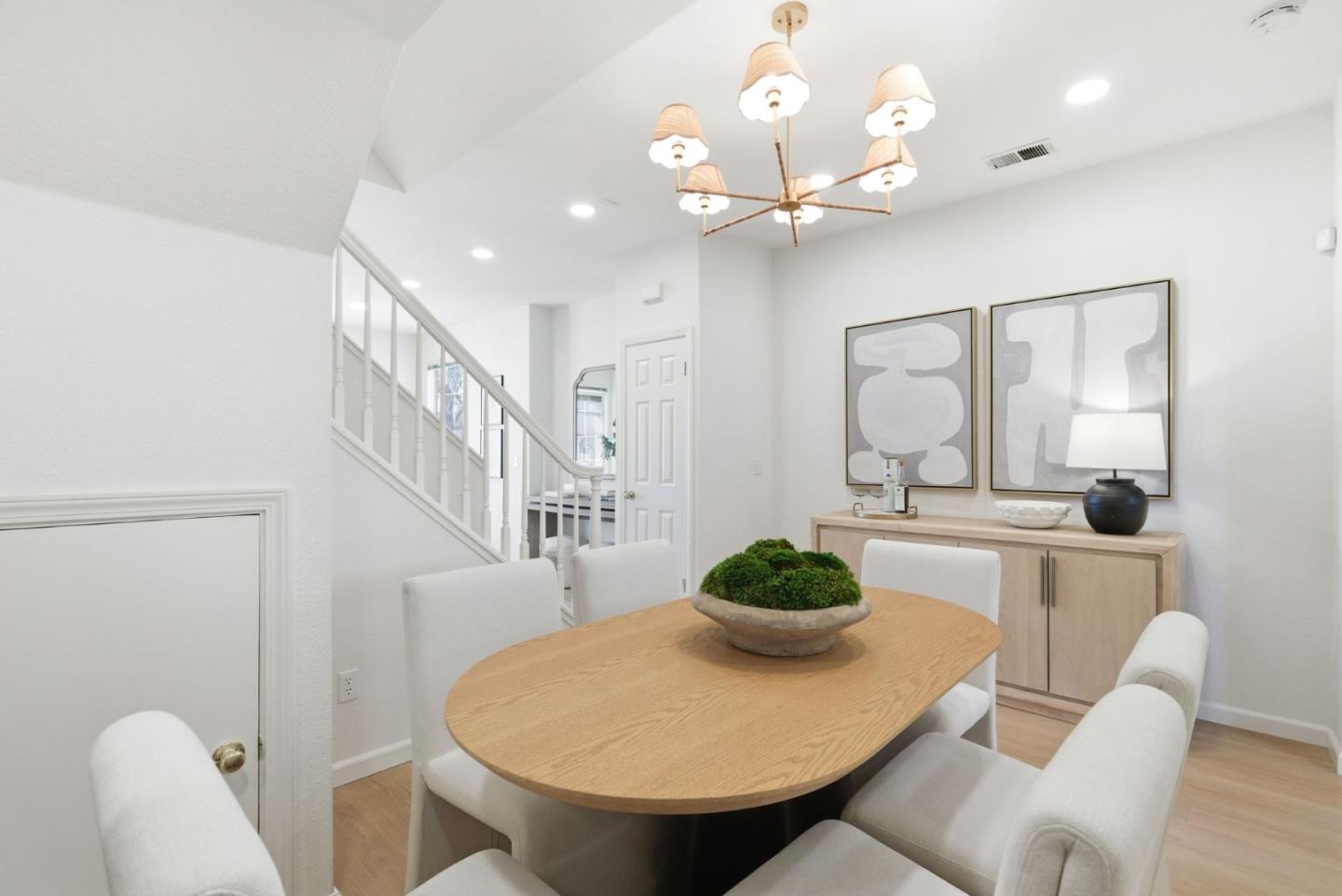 Detail Gallery Image 11 of 54 For 141 Laurel Way, Mountain View,  CA 94040 - 3 Beds | 2/1 Baths