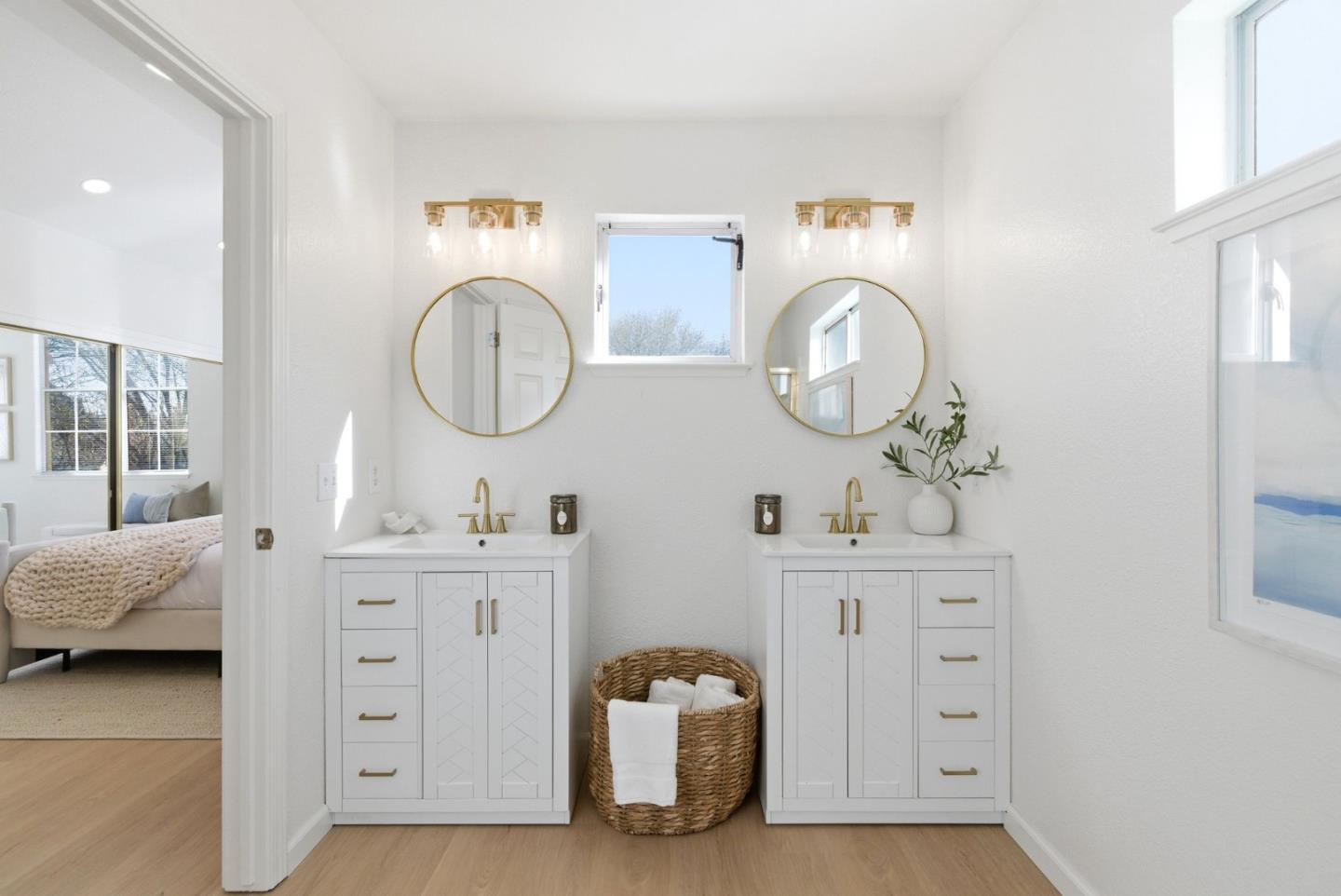 Detail Gallery Image 22 of 54 For 141 Laurel Way, Mountain View,  CA 94040 - 3 Beds | 2/1 Baths