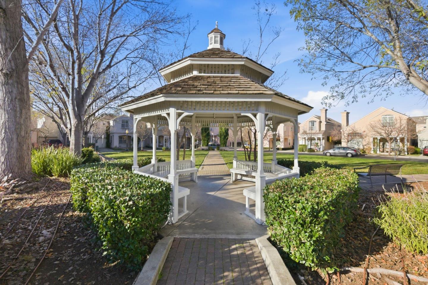 Detail Gallery Image 35 of 54 For 141 Laurel Way, Mountain View,  CA 94040 - 3 Beds | 2/1 Baths