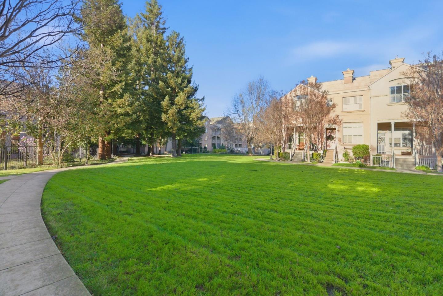 Detail Gallery Image 38 of 54 For 141 Laurel Way, Mountain View,  CA 94040 - 3 Beds | 2/1 Baths