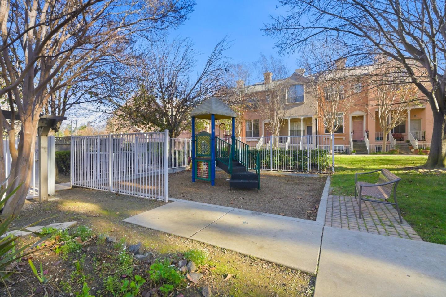 Detail Gallery Image 39 of 54 For 141 Laurel Way, Mountain View,  CA 94040 - 3 Beds | 2/1 Baths