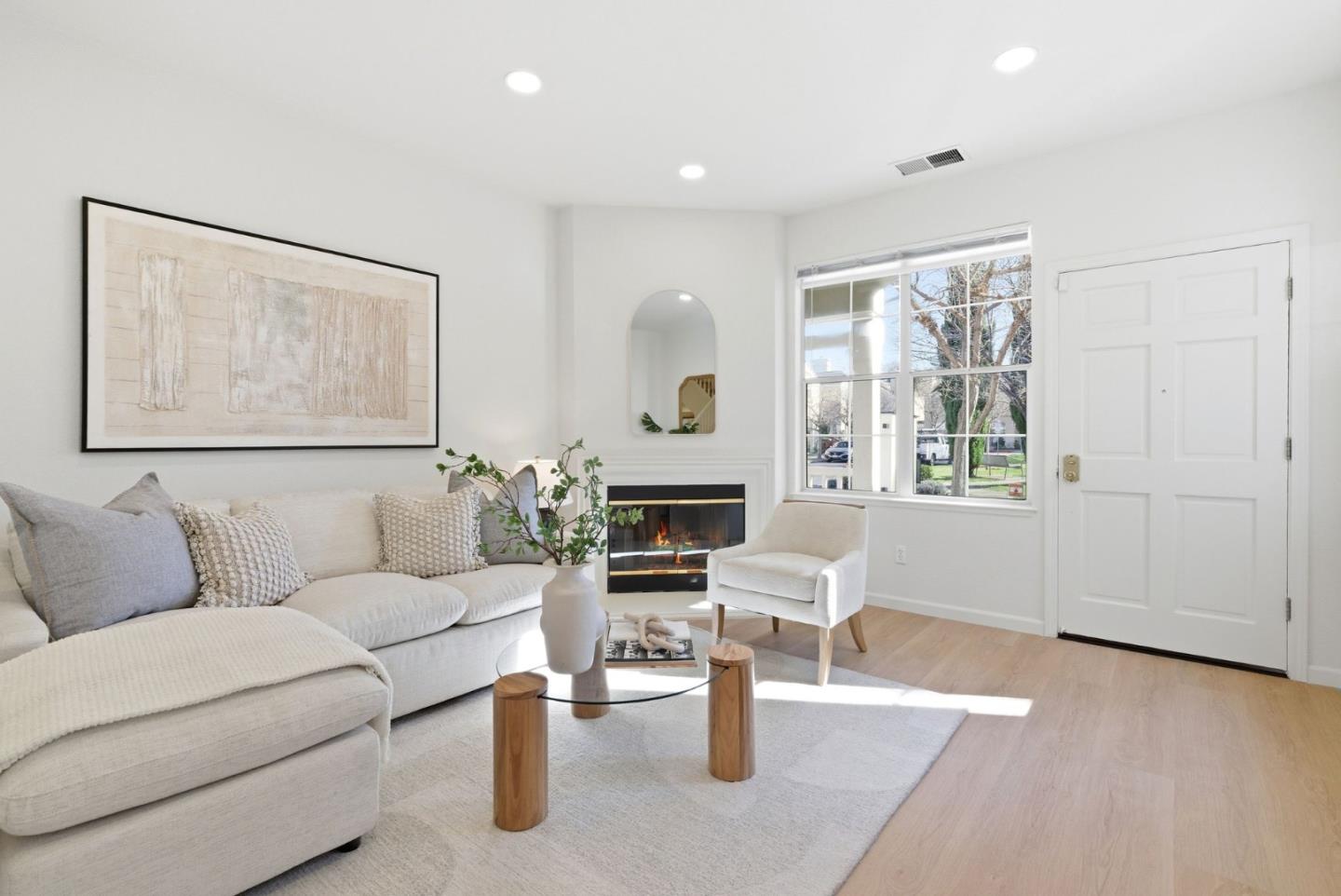 Detail Gallery Image 7 of 54 For 141 Laurel Way, Mountain View,  CA 94040 - 3 Beds | 2/1 Baths