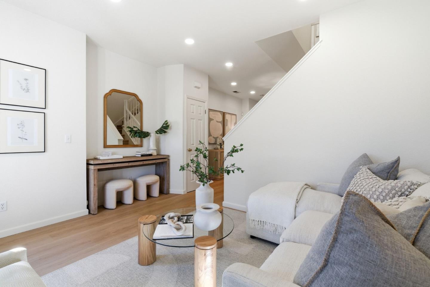 Detail Gallery Image 8 of 54 For 141 Laurel Way, Mountain View,  CA 94040 - 3 Beds | 2/1 Baths