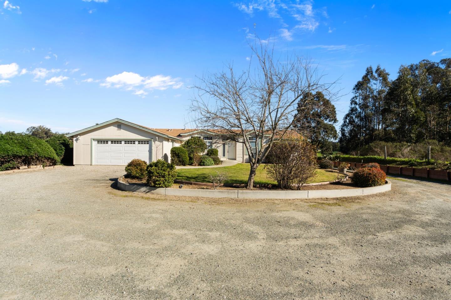 Detail Gallery Image 2 of 43 For 10114 Reese Cir, Salinas,  CA 93907 - 3 Beds | 2 Baths