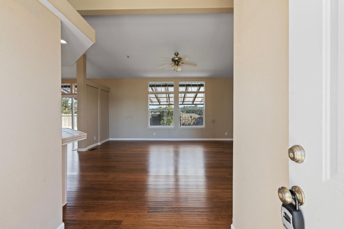 Detail Gallery Image 9 of 43 For 10114 Reese Cir, Salinas,  CA 93907 - 3 Beds | 2 Baths