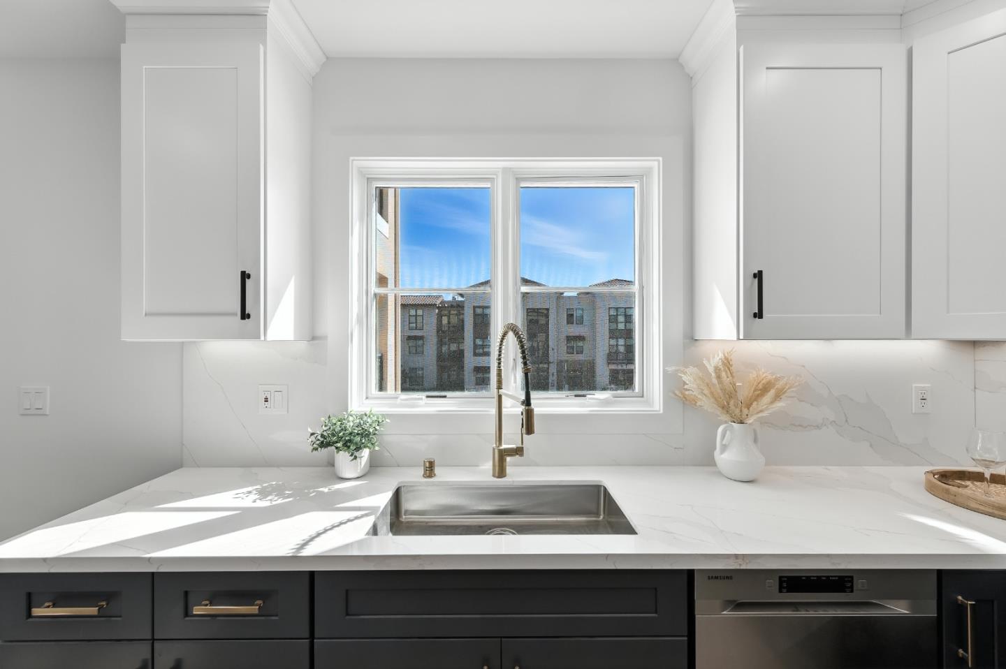 Detail Gallery Image 4 of 24 For 560 El Camino Real #201,  San Carlos,  CA 94070 - 2 Beds | 2 Baths